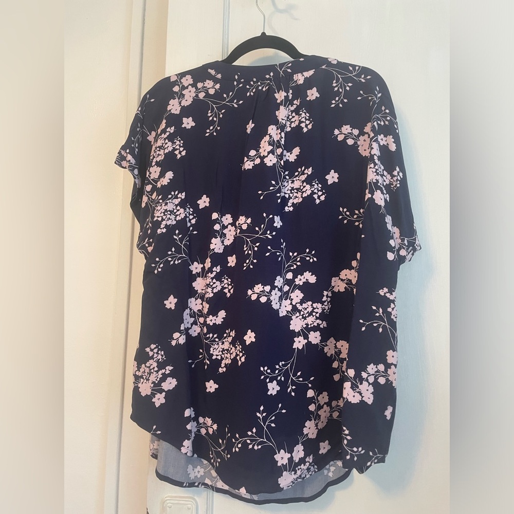 NWT GAP‎ V NECK RAYON NAVY FLORAL TOP SIZE XL